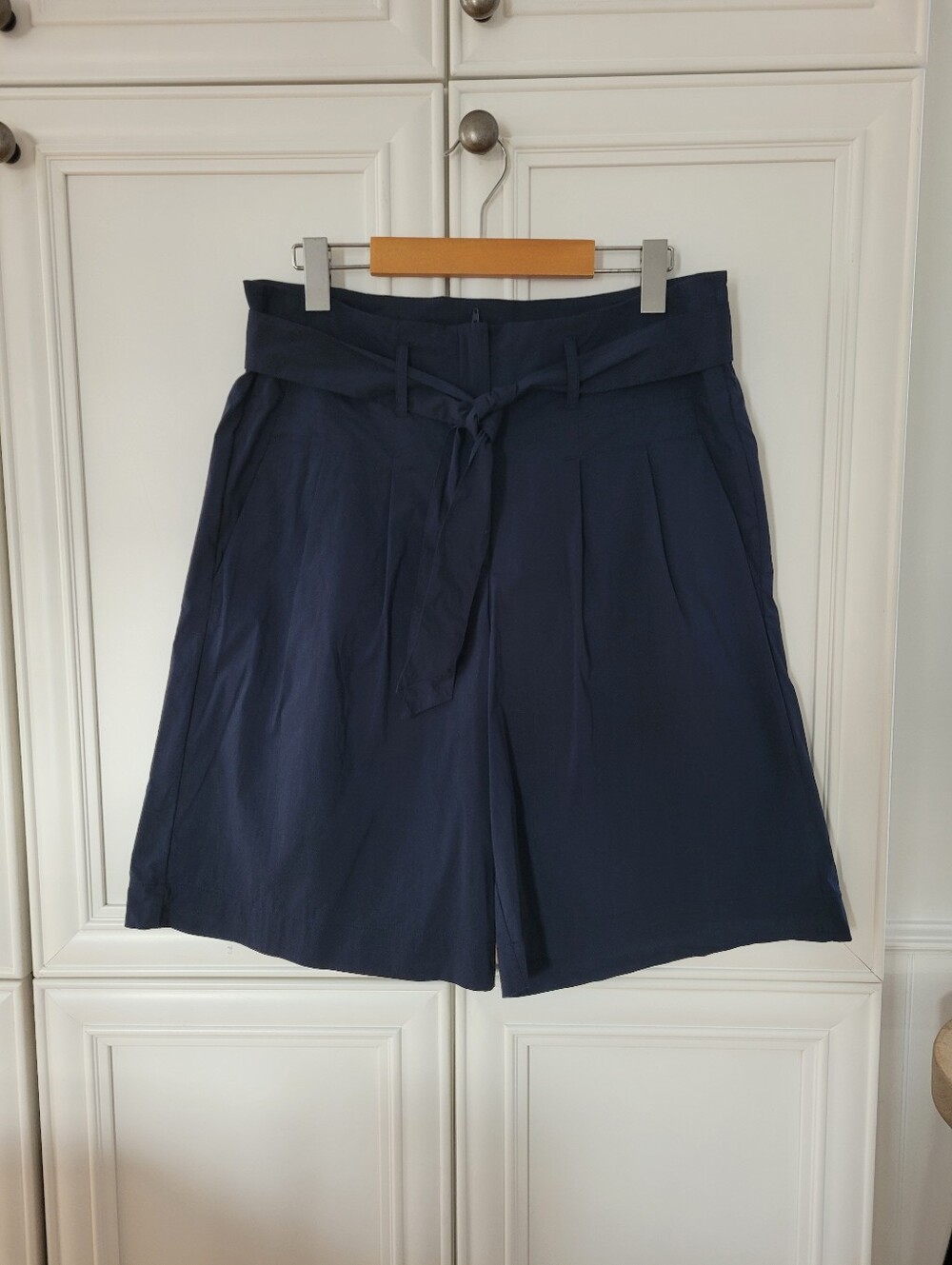 LAURÈL NAVY WAIST TIE BURMUDA SHORTS SZ 8